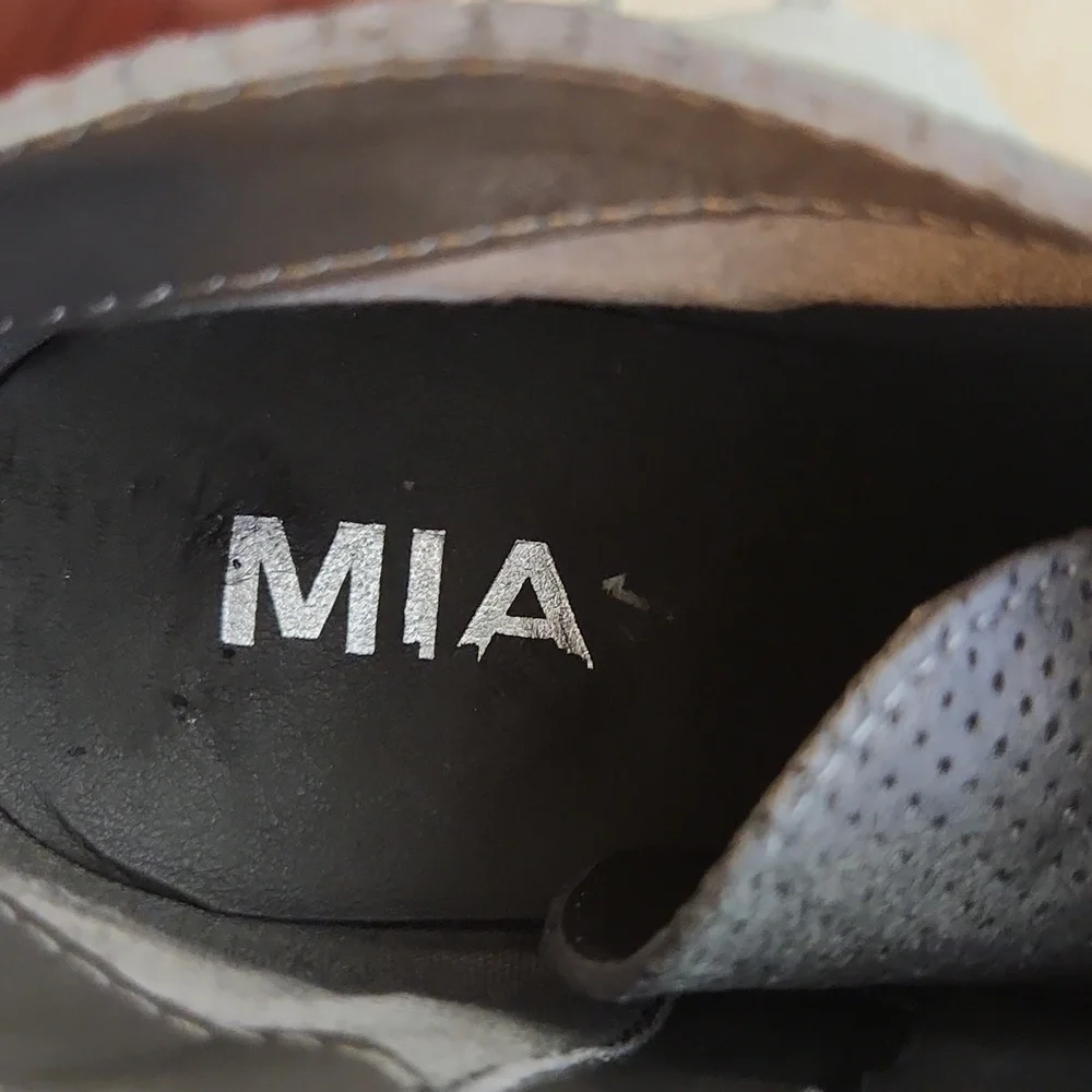 MIA, Women's Gray wedge boots, with zipper, Sz 7 1/2. - Picture 7 of 7